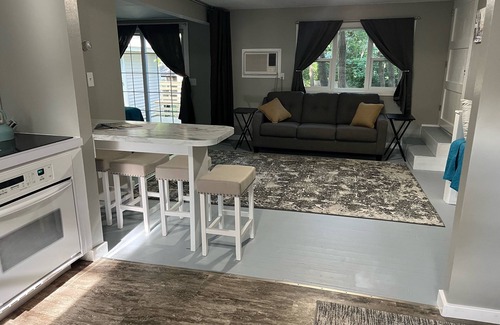 Alexandria House | Home in the Center of the City!