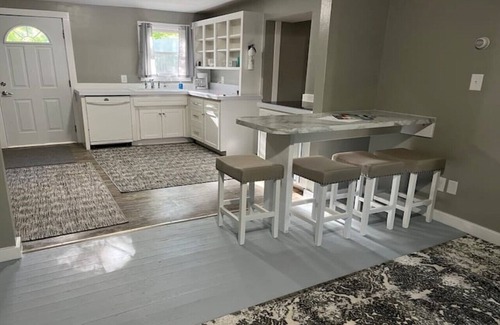 Alexandria House | Home in the Center of the City!