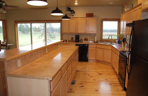 Chiloquin House | Home on the Sprague River in Chiloquin, Oregon-40 miles from Crater Lake