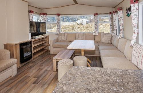 Hofn House | Home under a waterfall 7 mins from Glacier Lagoon