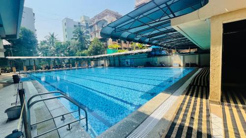 Four Bungalows Hotel | Home2 Renaissance Club