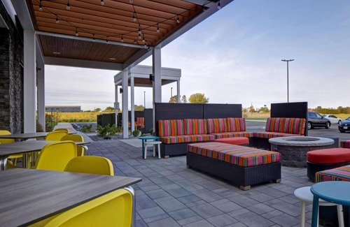 Loves Park Hotel | Home2 Suites By Hilton Loves Park Rockford