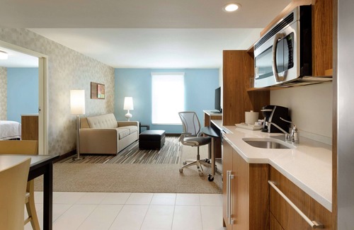 Milwaukee Hotel | Home2 Suites by Hilton Milwaukee Airport