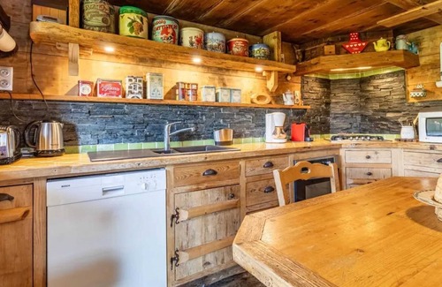 Saint-Nicolas-la-Chapelle Ski Chalet | Homerez - Chalet in Saint-Nicolas-la-Chapelle
