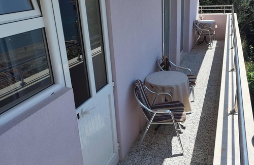 Rana Apartment | Homerez - Apartment in Ulcinj, Sea View