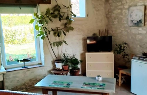 Noyers-sur-Cher House | Homerez - Beautiful house for 2 ppl. with garden at Noyers-sur-Cher