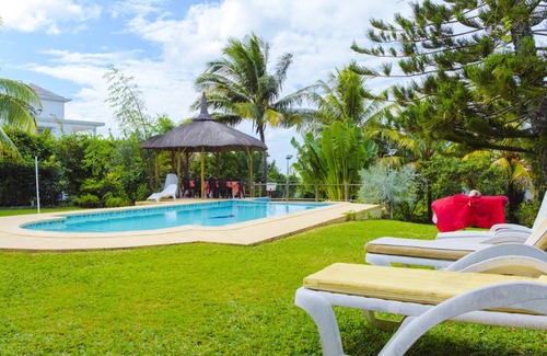 Trou d'Eau Douce Villa | Homerez - Big villa for 15 ppl. with swimming-pool at Trou D'Eau Douce, Flacq