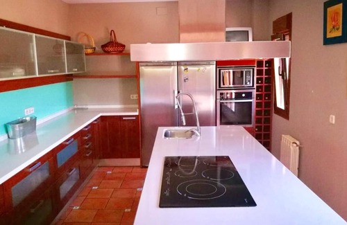 Arcas del Villar Villa | Homerez - Big villa for 14 ppl. with swimming-pool and jacuzzi at Arcas