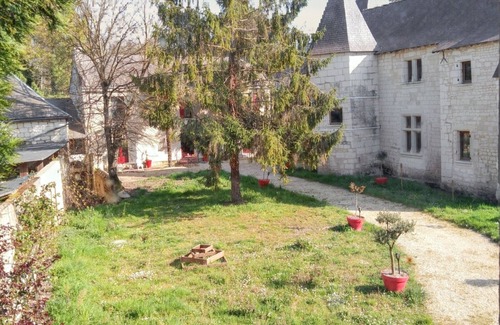 Courchamps House | Homerez - Charming house in Courchamps with garden view