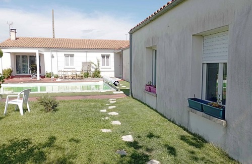 La Jarrie Apartment | Homerez - Comfortable apartment with pool in La Jarrie