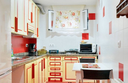 Distrito Centro-Casco-Antiguo Apartment | Homerez - Comfortable apartment in Cáceres - 55 m² - Welcoming terrace