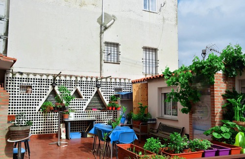 Distrito Centro-Casco-Antiguo Apartment | Homerez - Comfortable apartment in Cáceres - 55 m² - Welcoming terrace