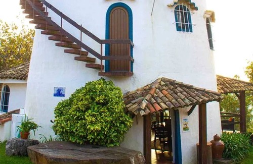 Anadia House | Homerez - Elegant property in Anadia with terrace and barbecue