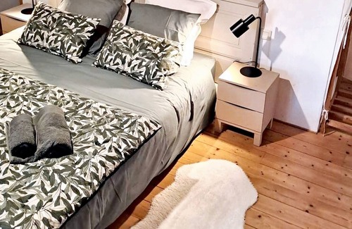 Lignairolles House | Homerez - House for 2 ppl. with shared pool and terrace at Lignairolles