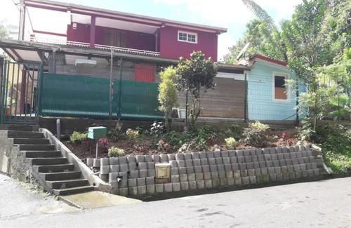 Le Lamentin Apartment | Homerez - Modern apartment in Le Lamentin with enclosed garden