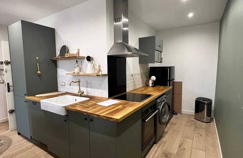 Les Cinq Avenues Apartment | Homerez - Modern Apartment in Marseille