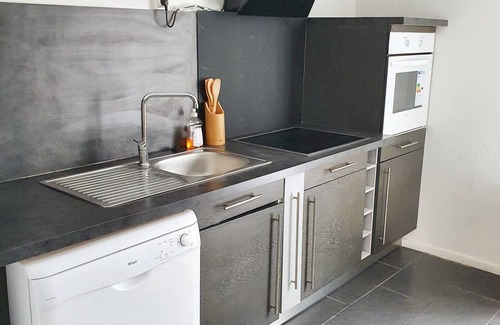 Moulin a Vent Apartment | Homerez - Spacious Apartment in Perpignan, balcony