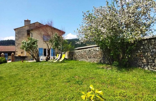 Domeyrat House | Homerez - Spacious House in Domeyrat + Large Garden