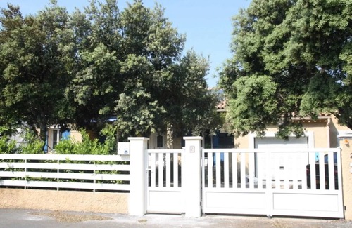 Bouchet Villa | Homerez - Spacious Villa with Pool in Bouchet