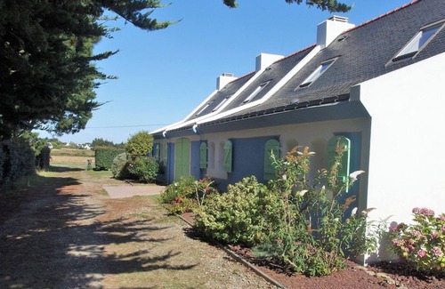 Bangor House | Homerez - Welcoming House in Bangor with Enclosed Garden and Fireplace