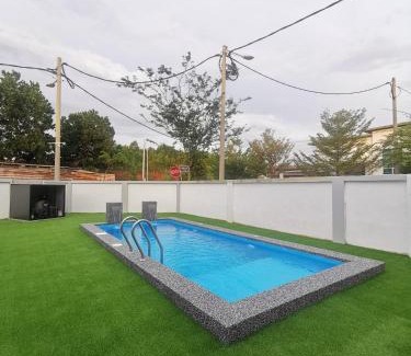 Malacca City House | Homestay 88A Melaka for 9 pax with Private Pool, Smart TV, Netflix and Wifi