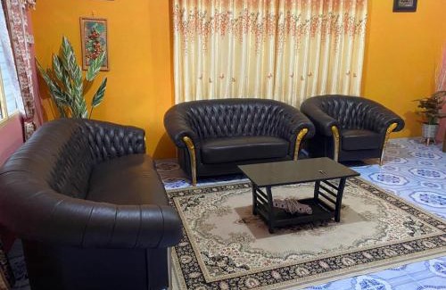 Kampong Raja House | Homestay Bonda