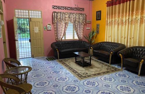 Kampong Raja House | Homestay Bonda