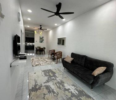 Lumut House | Homestay Ibu