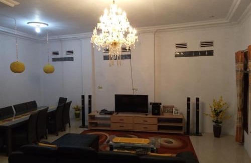 Kuningan House | Homestay Kuning Ceria - Murah, Akses kota & wisata
