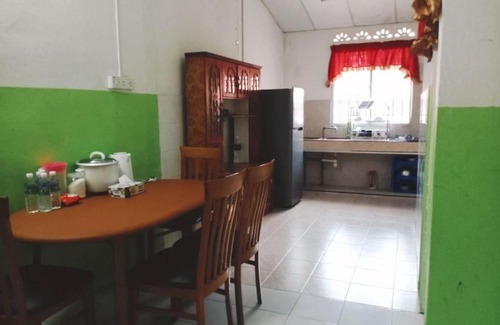 Kuala Kangsar House | Homestay Ummi Razzin