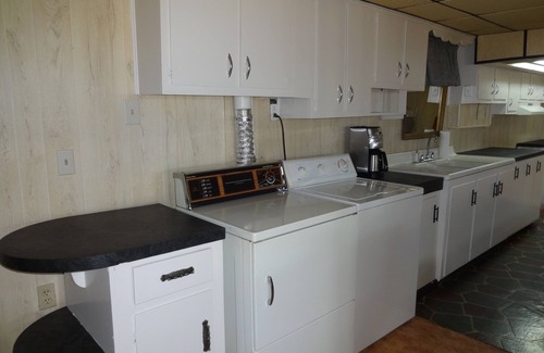 Cave City House | Homestead in the Barrens offers a unique and spacious executive country home.