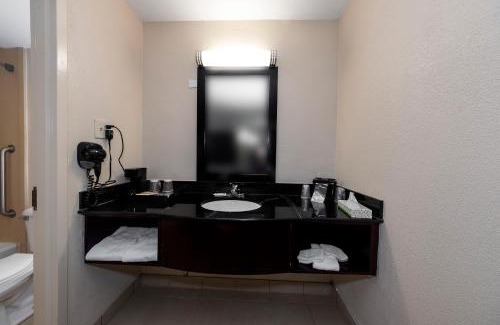 Bordentown Hotel | HomeTowne Studios by Red Roof Bordentown - McGuire AFB