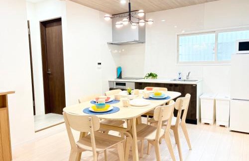 Chinatown Apartment | homey I 横浜中華街の中に位置する120平米一戸建まるごと貸切 I ダブルサイズ寝具8台最大16人 I 元町中華街駅徒歩3分