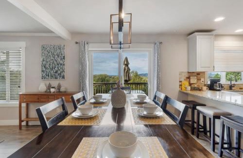 Bonney Lake Villa | HoneyHomes Spectacular View Home with Amenities