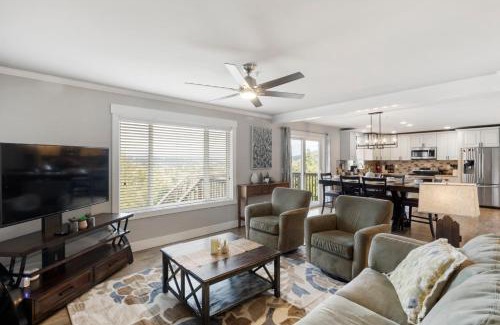 Bonney Lake Villa | HoneyHomes Spectacular View Home with Amenities