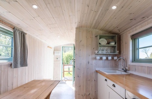 Monk Soham Cabin | Honeysuckle Farm Hut 6 - Suffolk Farm Holidays