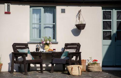 Bude House | Honeysuckle