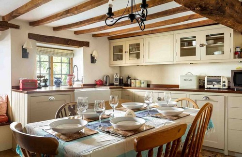 Longborough Cottage | HOPE COTTAGE, pet friendly, character holiday cottage in Longborough