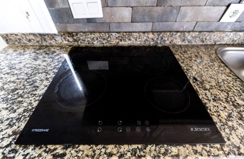 Castelo de Paiva Ski Chalet | Hopstays - Casa das Dognas