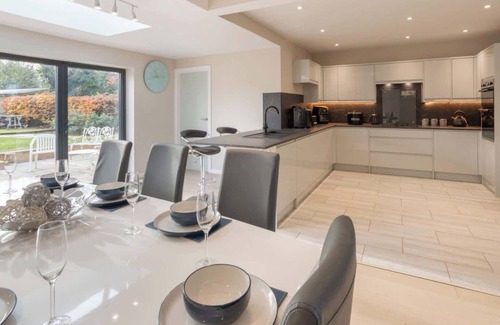 Pottersbury House | Host & Stay | High Gables