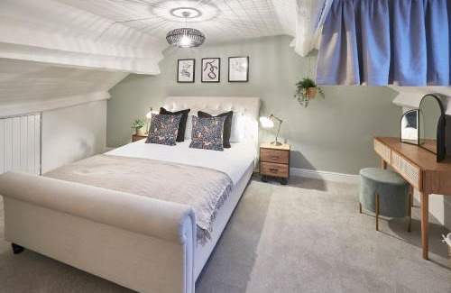 Pickering House | Host & Stay - Sleepers @ No.8