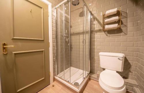 Hope Valley Hotel | Host & Stay - Woodroffe Arms