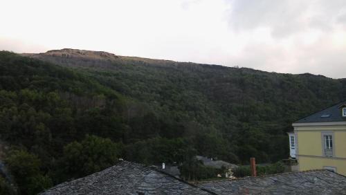 Triacastela House | Hostal-Meson Vilasante
