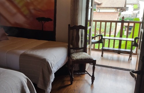Ituren Apartment | Hostel Mendaurpe. H 5. Room with bathroom. Nature and relaxation