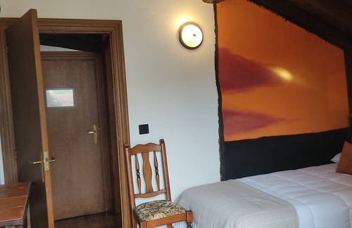 Ituren Apartment | Hostel Mendaurpe. H 5. Room with bathroom. Nature and relaxation