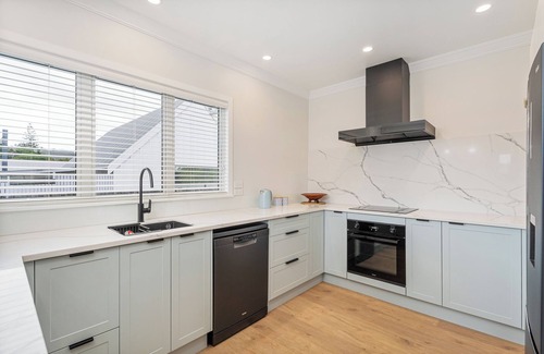 Whitianga House | Hosts on the Coast Blue Water Breeze