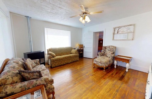 Blanding House | Hot Tub and Grandma's Cottage, Charming and Nostalgic