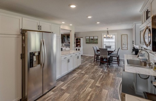 Brainerd House | Hot Tub, Game Room, Kayaks, Pool Table, Disk Golf, Great Fishing!