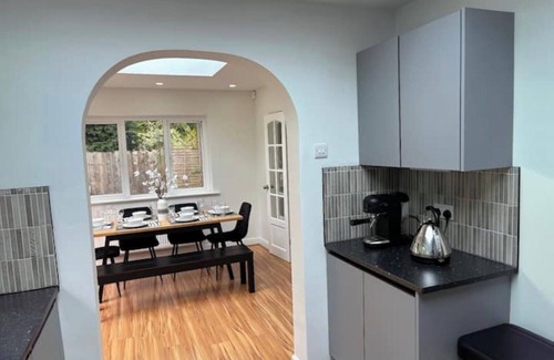 Cradley House | Hot Tub Haven, Malvern Hills Views - 5 Mins to Black Country Living Museum & Zoo