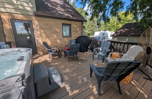 Clay County House | Hot Tub Hideaway